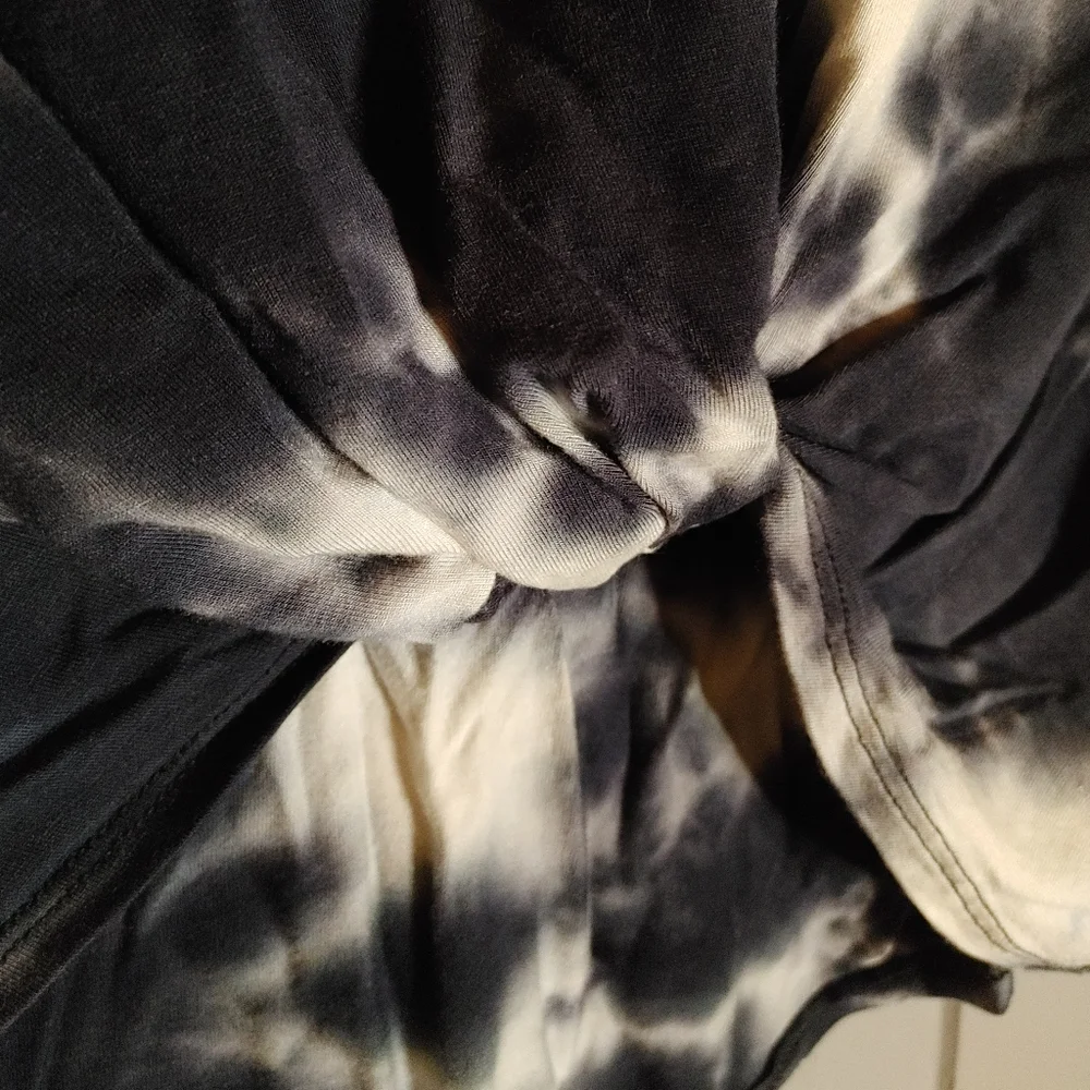 3/$20 Botanique Ink Blotch High Low tee - Picture 5 of 6